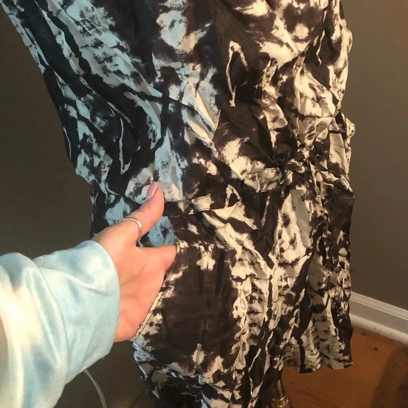 Da-Nang Silk Butterfly Romper M L - Picture 8 of 15